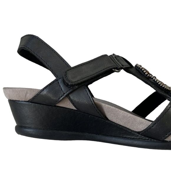 EUC Earth Brand Leather Low Wedge Sandals - Picture 4 of 7